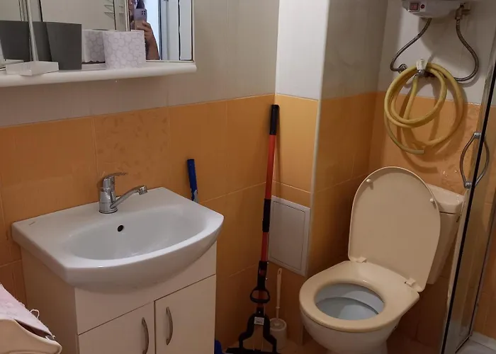 Apartmán за 4-ма максимум до стадион спартак, точно под вик *