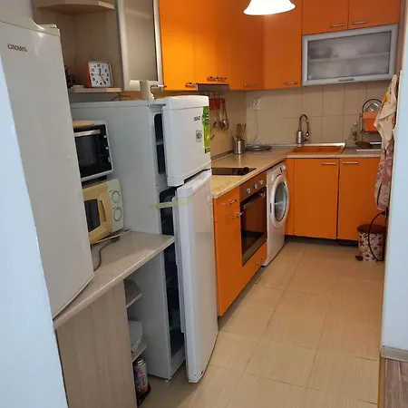 за 4-ма максимум до стадион спартак, точно под вик Apartment *