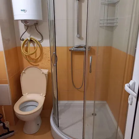 за 4-ма максимум до стадион спартак, точно под вик