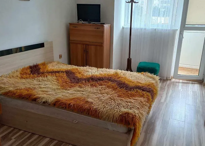 за 4-ма максимум до стадион спартак, точно под вик Várna